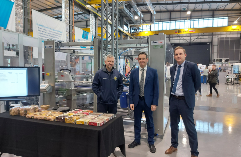 MP meets Denbighshire manufacturers who have benefitted from Community Renewal Funding 