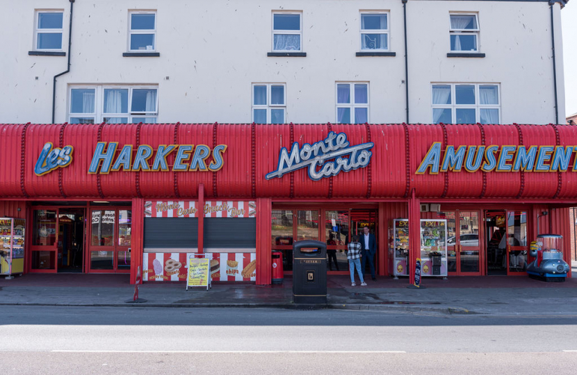 Harkers Amusements and Bingo take centre stage in MP’s winning Seaside Selfie