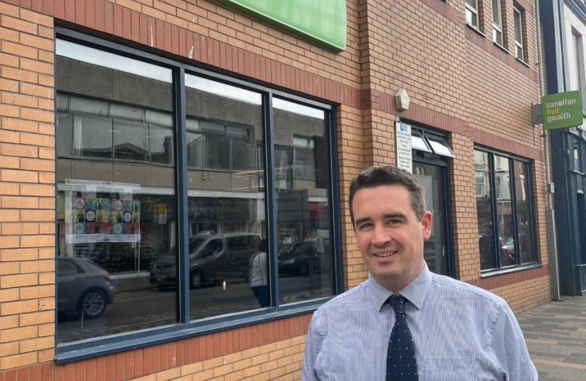 New and old Rhyl Jobcentres praised for success in helping people find work 