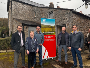 MP supports local farmers at FUW breakfast in Cefn Meiriadog 